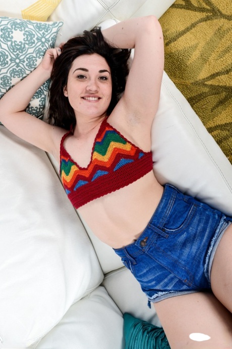 Petite teen Kat Monroe unveiling her delicious feet, toes and big booty