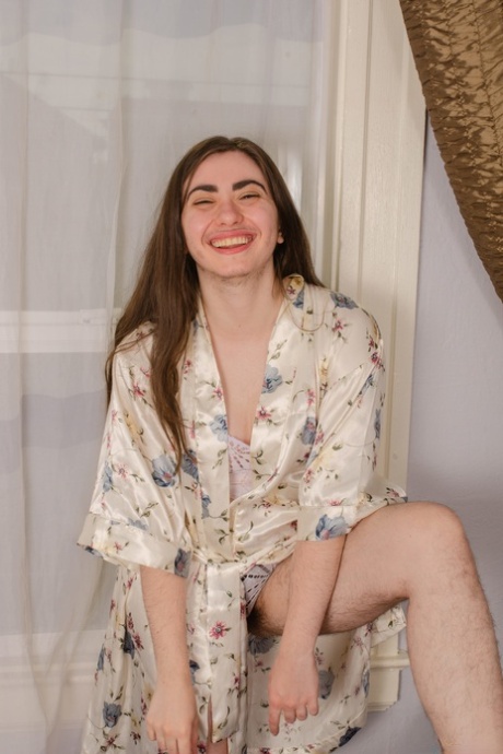 Brunette amateur Kisa Fae reveals her hairy ass and twat before toying