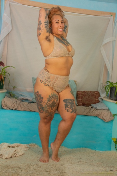 Chubby ebony with tattoos Valentine Von Bettie undresses and masturbates