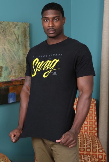 Gay black bodybuilder Rupert shows his round ass, muscles and big dick