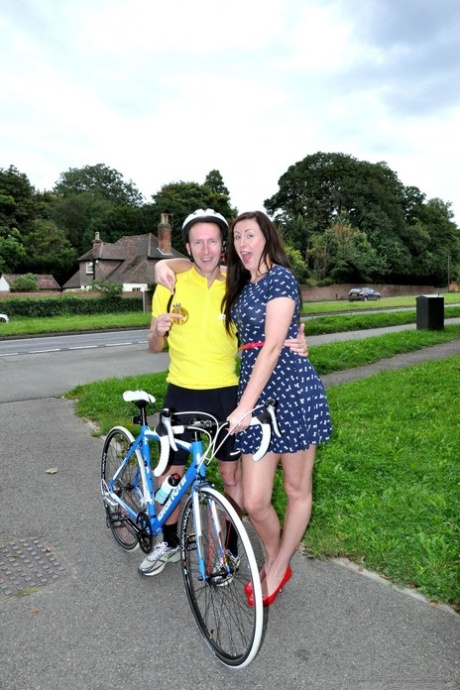 Fat-assed MILF Lara seduces Bicycle Boy and gets a deep anal fuck
