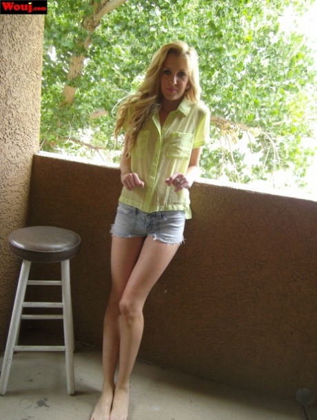 Petite blonde WouJ shows off her sexy legs and her hot ass in booty shorts