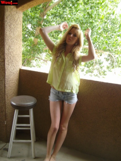Petite blonde WouJ shows off her sexy legs and her hot ass in booty shorts