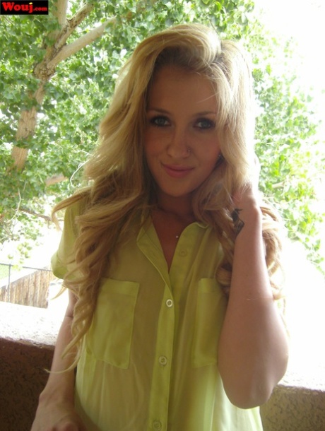 Petite blonde WouJ shows off her sexy legs and her hot ass in booty shorts