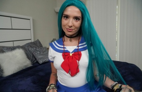 Cosplay hotties Jade Sin & Bailey Base scissor before sharing a dick