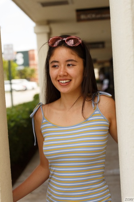 Amateur Asian babe Lolita Minh exposes her all-natural body in a solo