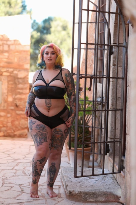Tattooed babe Galda Lou shows off her chubby naked body in public