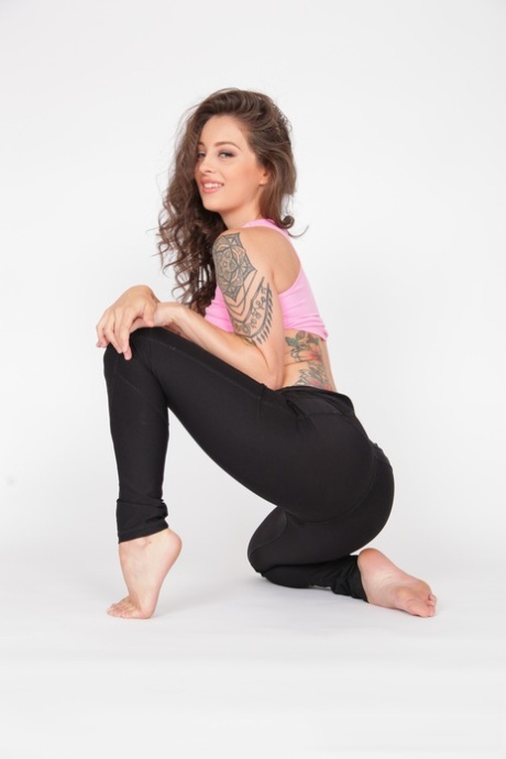 Sexy babe Charly Summer shows off her big ass in yoga pants & rides a big dick