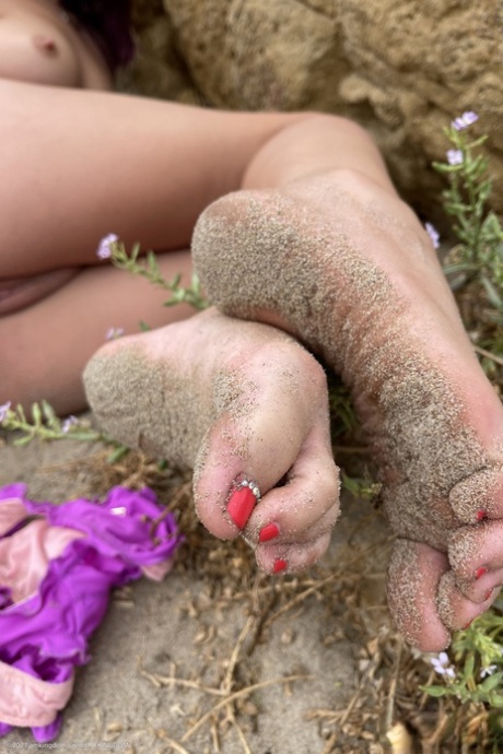 Teen Lily Adams shows her feet & her muff with a tampon in outdoor closeups