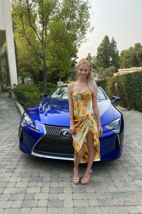 Amateur girlfriend Riley Star unveils her tits & plays with her twat in a car