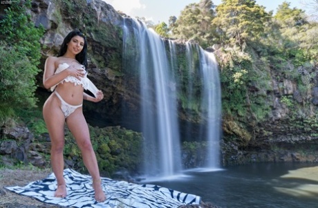 Hot Brazilian teen Gina Valentina strips & spreads her muff by the waterfalls