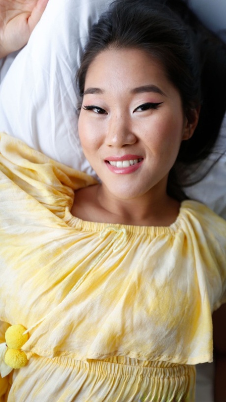 Asian Fang B lifts up her yellow dress and moves her undies aside for POV sex