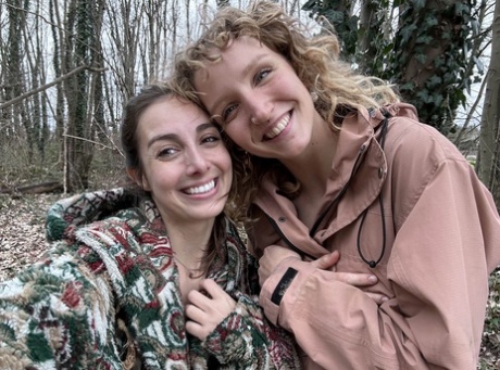 Amateur honeys reveal their perfect all-natural bodies and pose in the woods