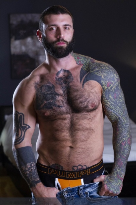 Muscular bottom Markus Kage wanks while having anal sex with Alex Mecum