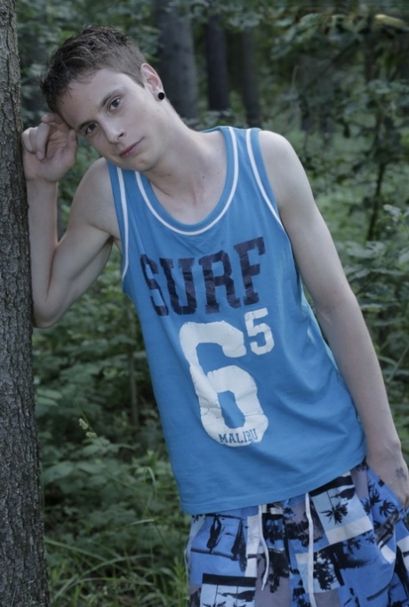 Hung gay Benjamin Dunn enjoys outdoor anal sex with twink Ari Bow