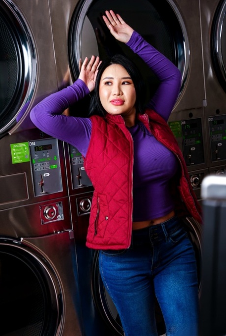Asian hotties Alexia Anders & Suki Sin get involved in a laundromat foursome