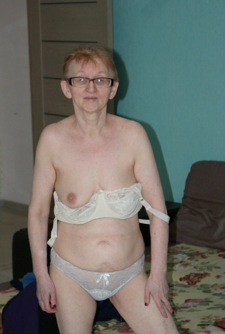Naughty granny Arina shows off her saggy tits and her inviting pink pussy