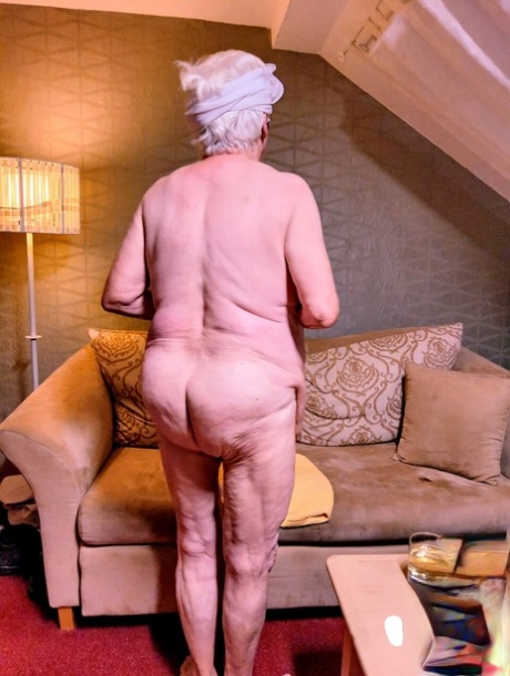 Naughty chubby granny Modesta shows her saggy tits while completely naked