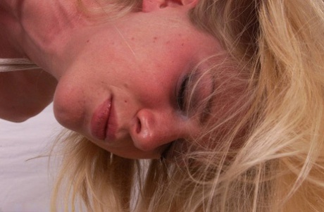 Submissive blonde babe Rosetta gets tied and lift up from the floor